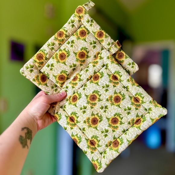 VTG Sunflower Kitchen Pot Holders Hanging Set of 2 Cottagecore Farmhouse Accent - Picture 2 of 6